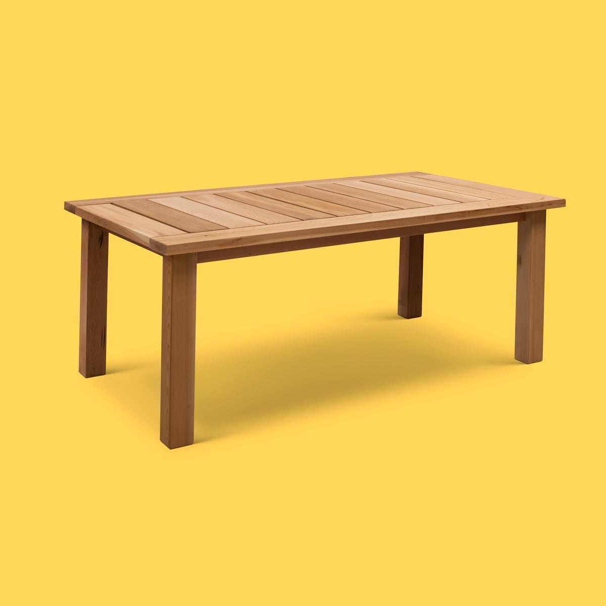 Stort, håndlaget spisebord til utendørs bruk